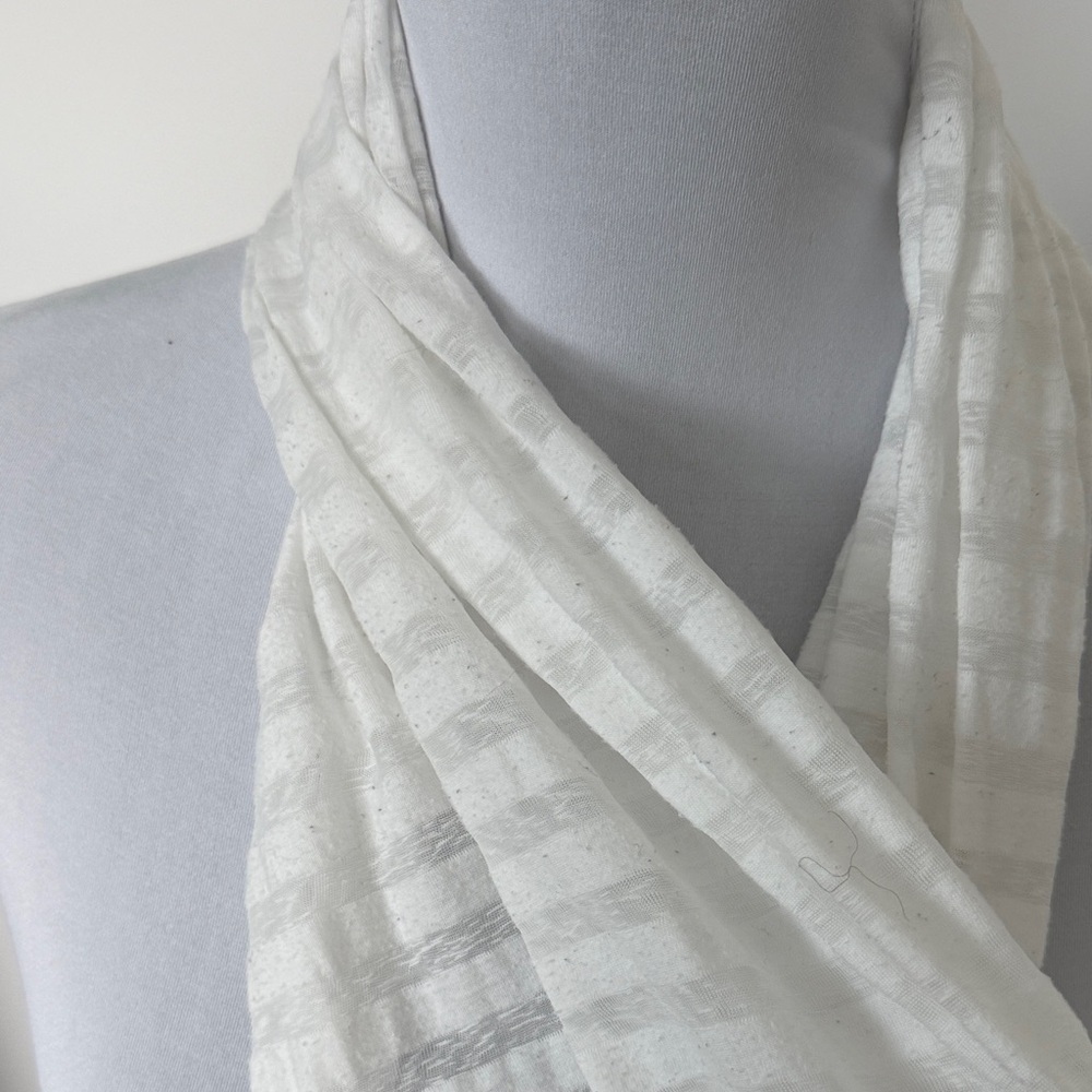White Infinity Scarf‎ - Picture 4 of 4
